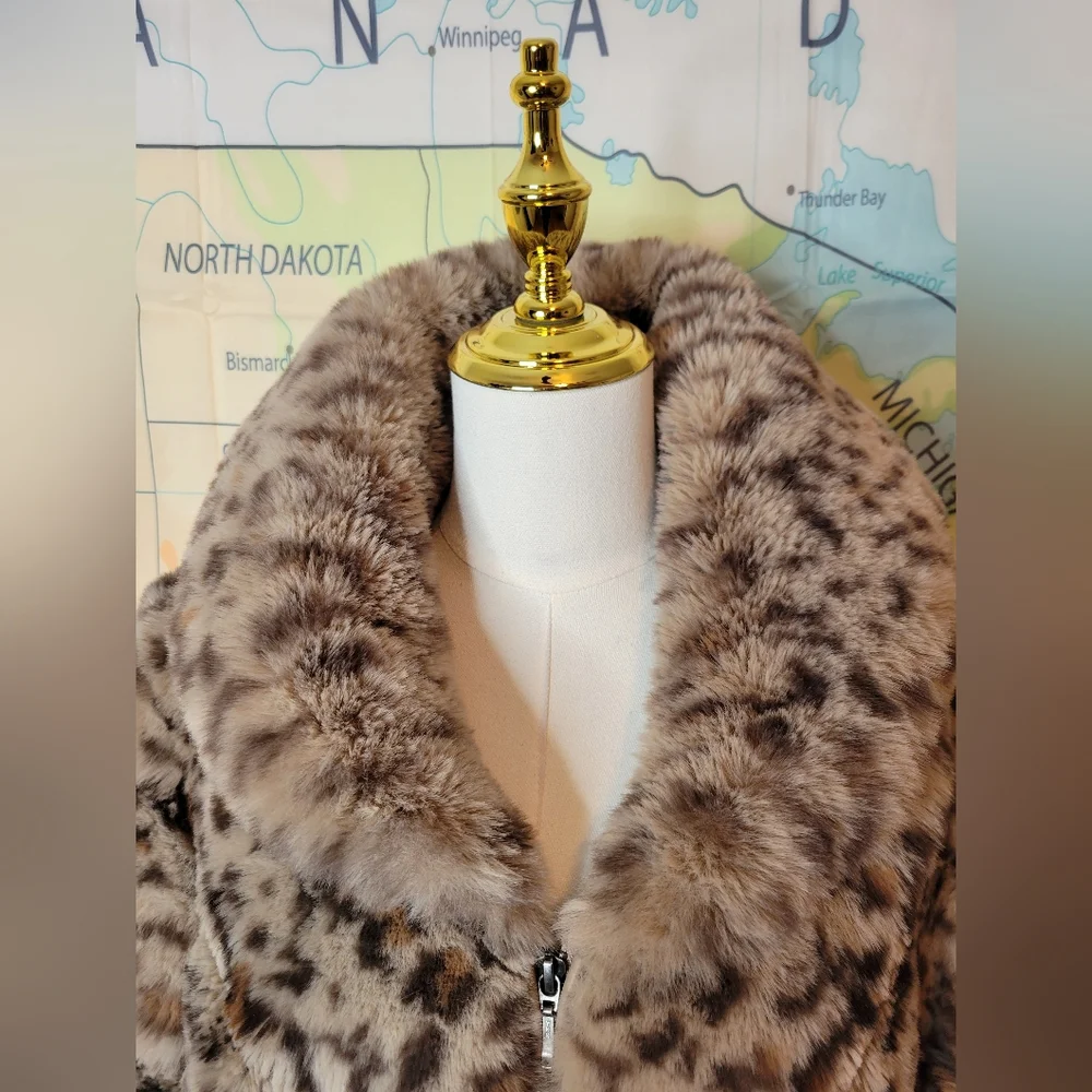 Sofia by Sofia Vergara Faux Fur Leopard Print Bomber Jacket Size S - Picture 2 of 16